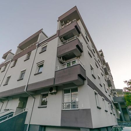 One Bedroom Apartment With Private Parking Skopje Luaran gambar